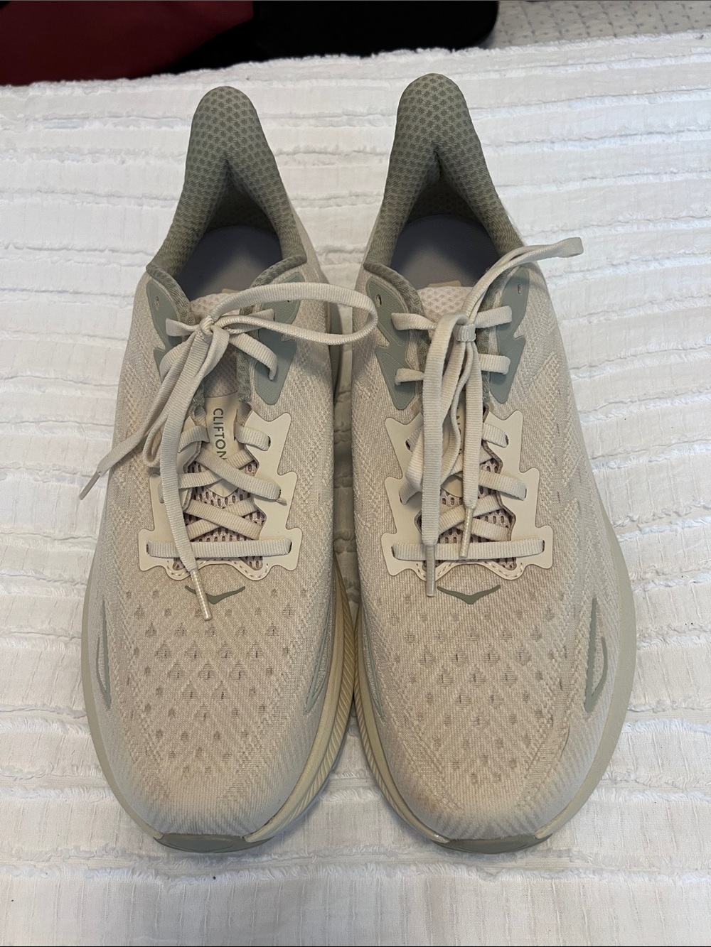 NWOT Hoka Clifton 9 size 11 2E ( extra wide)
